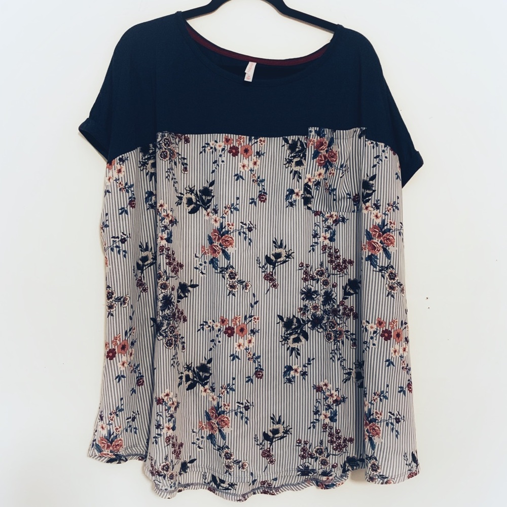 NWOT Xhilaration Size 4X Navy Blue & Floral Top